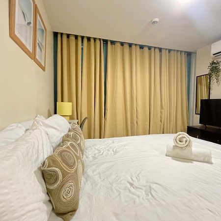 One Uptown Residence Infront Grand Hyatt 1Br, Washer,Fast Wifi Manila Exterior photo