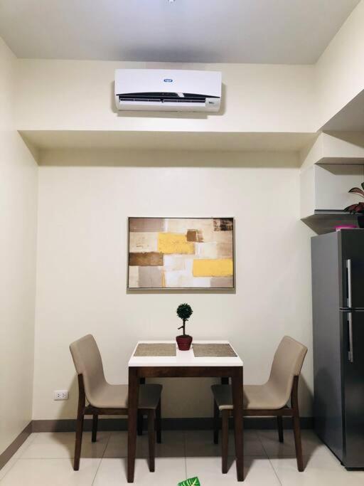 One Uptown Residence Infront Grand Hyatt 1Br, Washer,Fast Wifi Manila Exterior photo