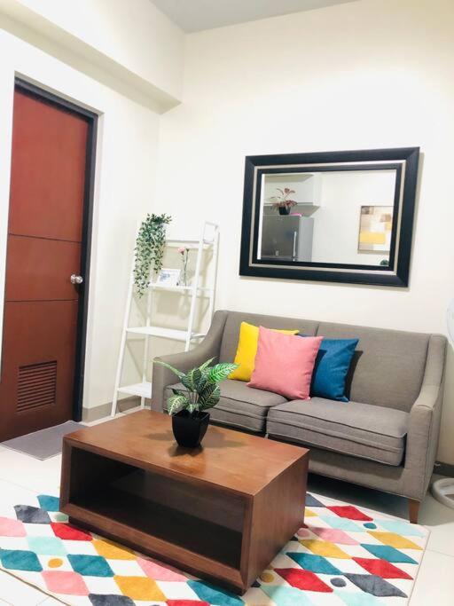 One Uptown Residence Infront Grand Hyatt 1Br, Washer,Fast Wifi Manila Exterior photo