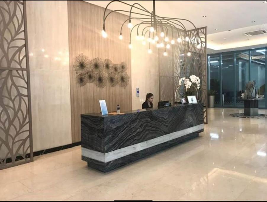 One Uptown Residence Infront Grand Hyatt 1Br, Washer,Fast Wifi Manila Exterior photo