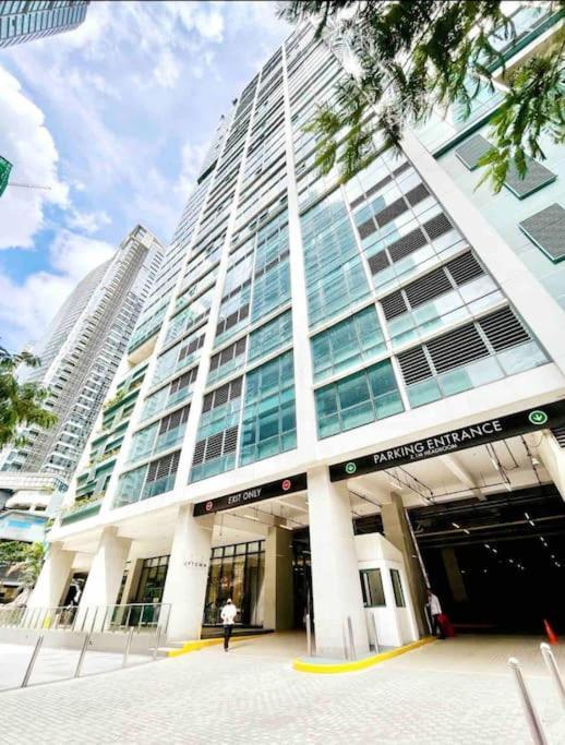 One Uptown Residence Infront Grand Hyatt 1Br, Washer,Fast Wifi Manila Exterior photo