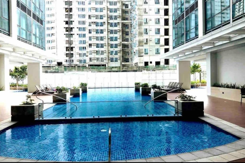 One Uptown Residence Infront Grand Hyatt 1Br, Washer,Fast Wifi Manila Exterior photo