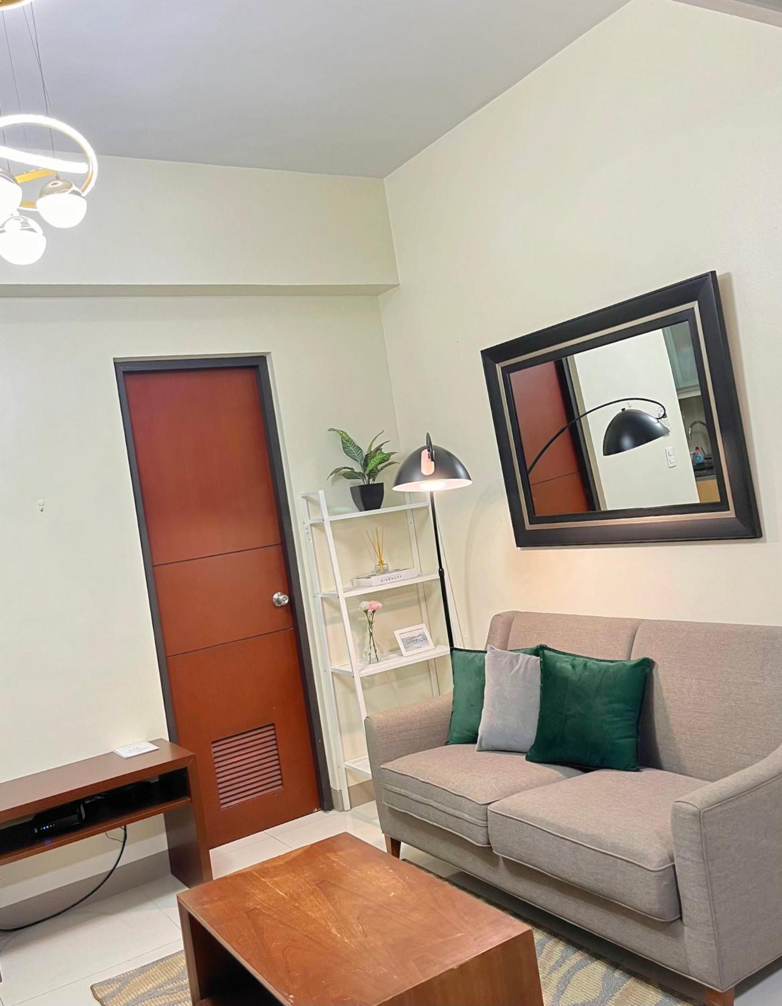 One Uptown Residence Infront Grand Hyatt 1Br, Washer,Fast Wifi Manila Exterior photo