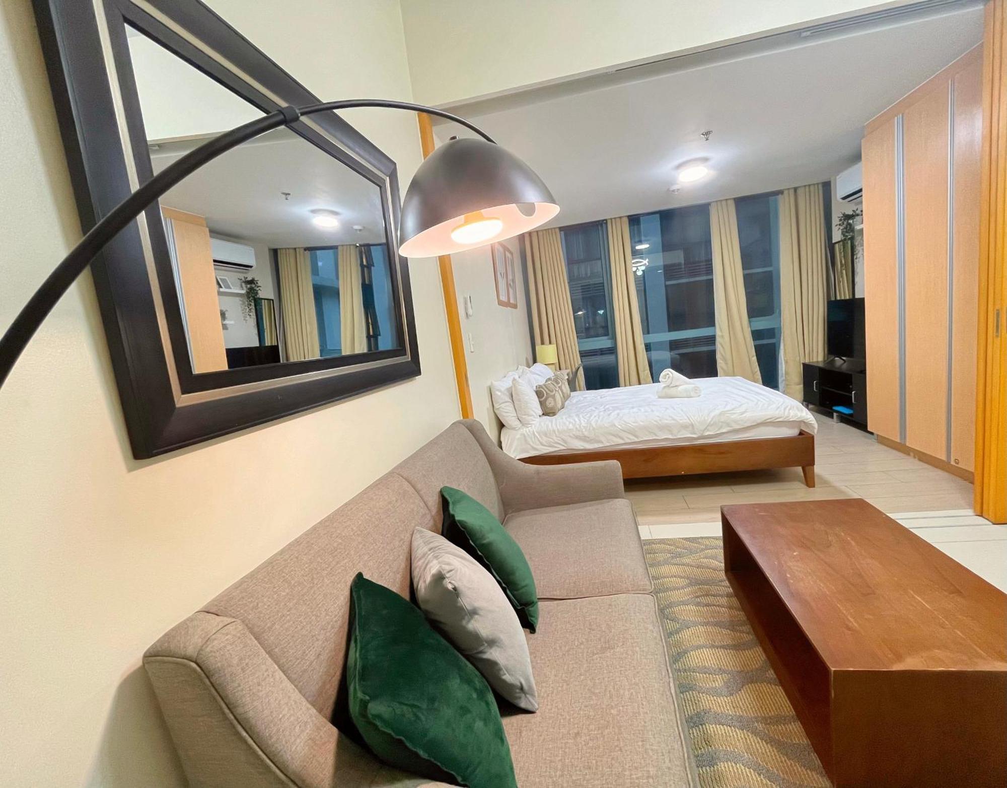 One Uptown Residence Infront Grand Hyatt 1Br, Washer,Fast Wifi Manila Exterior photo